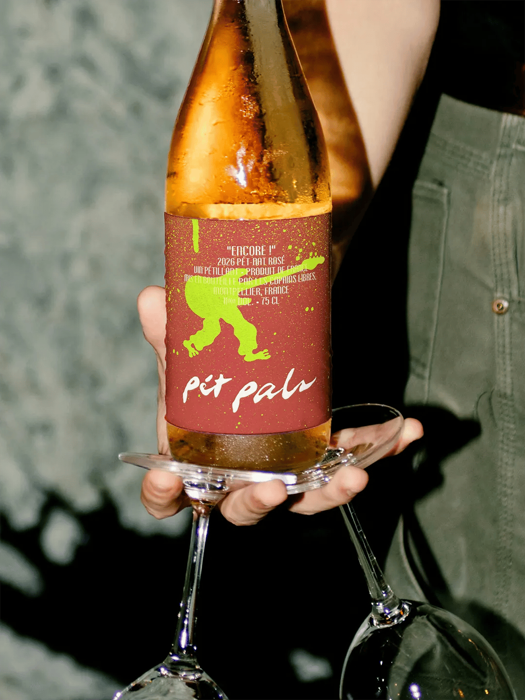 Pét Pals ENCORE bottle with wine glasses